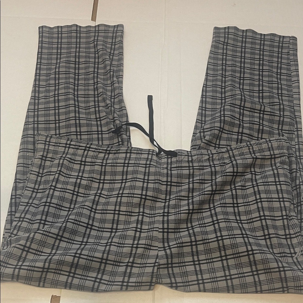 Nautica Men's Gray and Black Checkered Joggers